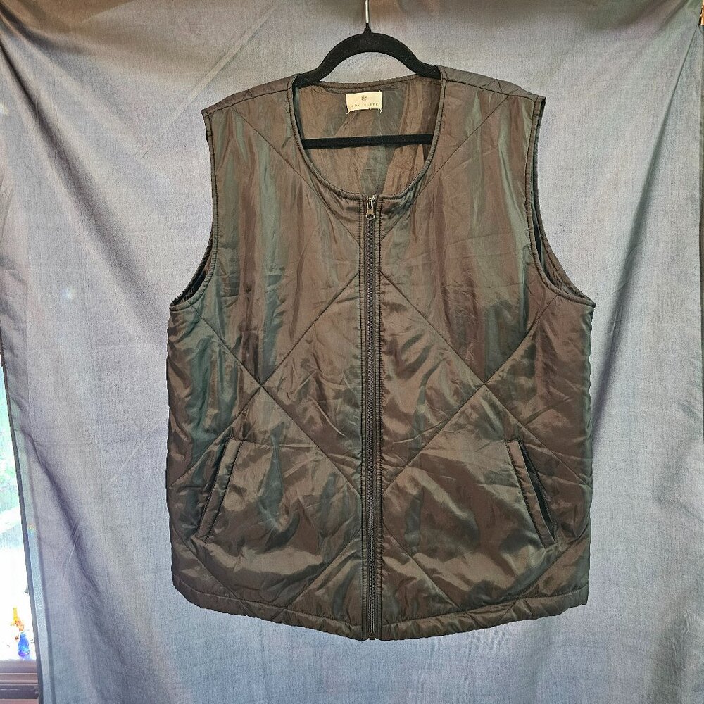 Socialite lightweight puffer style vest.